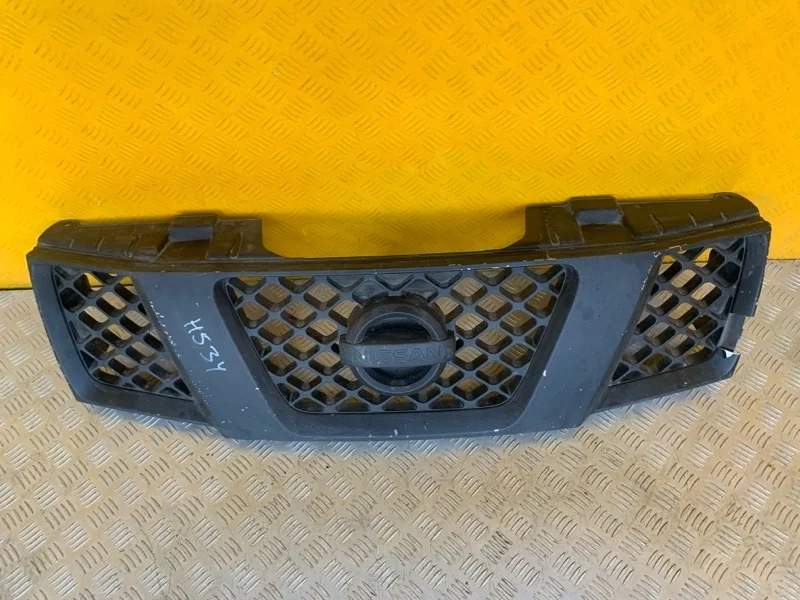 Решетка радиатора Nissan Pathfinder (R51M) 2004-2013 2005 62310EB400 ВНЕДОРОЖНИК 2.5 D YD25DDTI