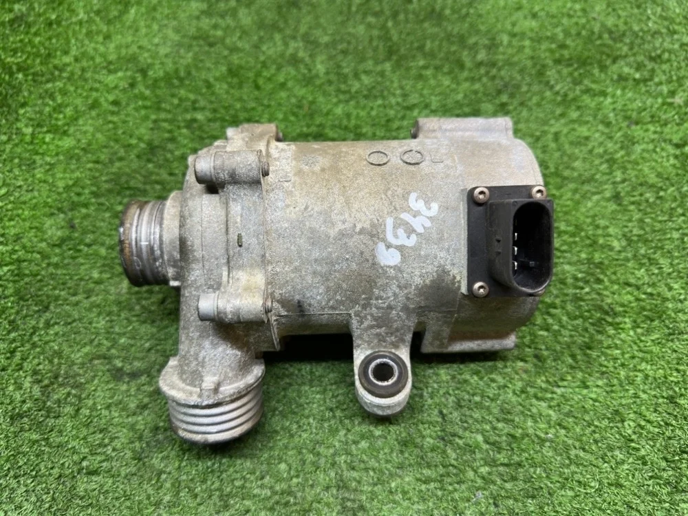 Помпа водяная BMW 320i F34 GT