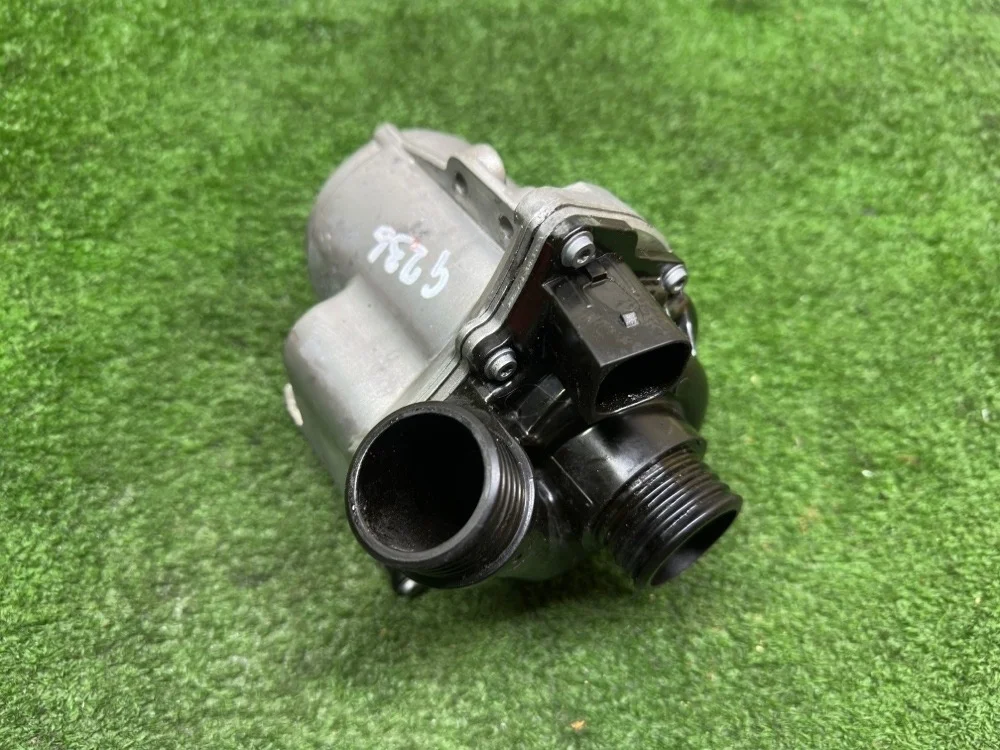 Помпа водяная BMW 535iX F10