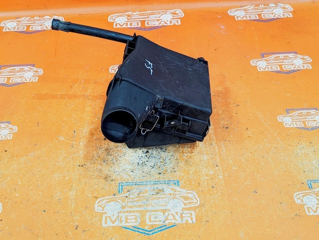 Корпус воздушного фильтра Mercedes-Benz