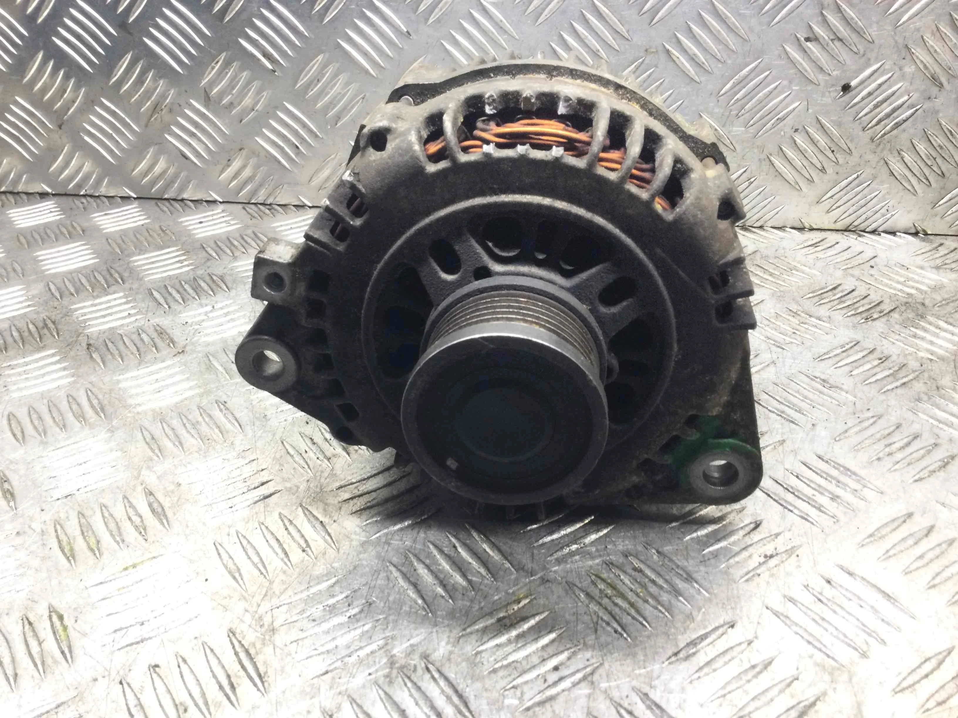 Генератор Nissan X-Trail T30 [рестайлинг] (2004-2007) бензин 2.5 i Механика Внедорожник