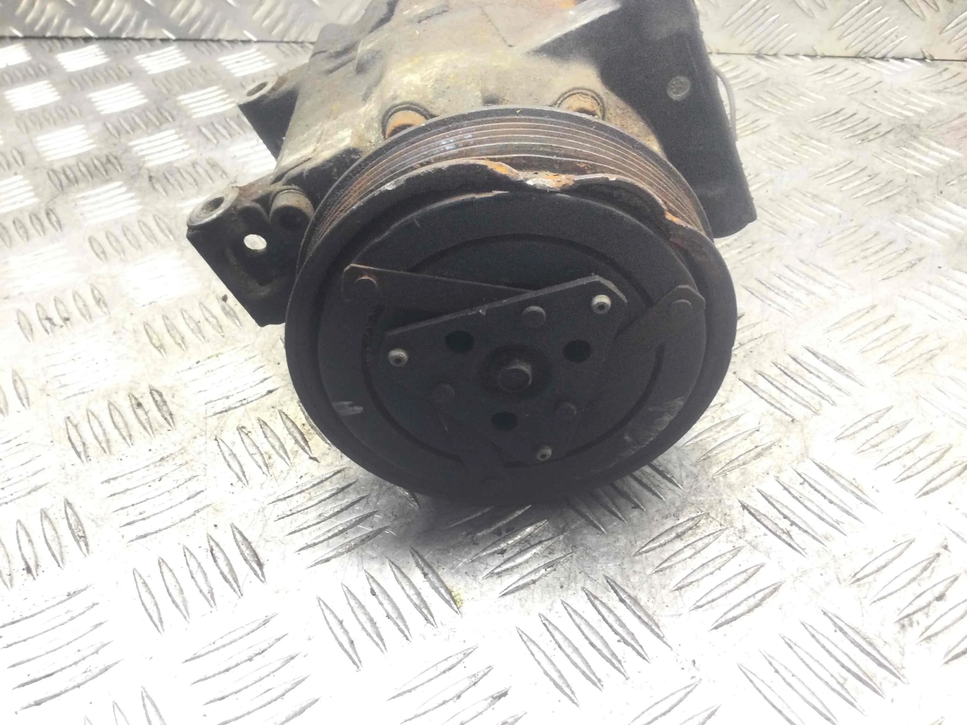 Компрессор кондиционера Nissan X-Trail T30 [рестайлинг] (2004-2007) бензин 2.5 i Механика Внедорожник