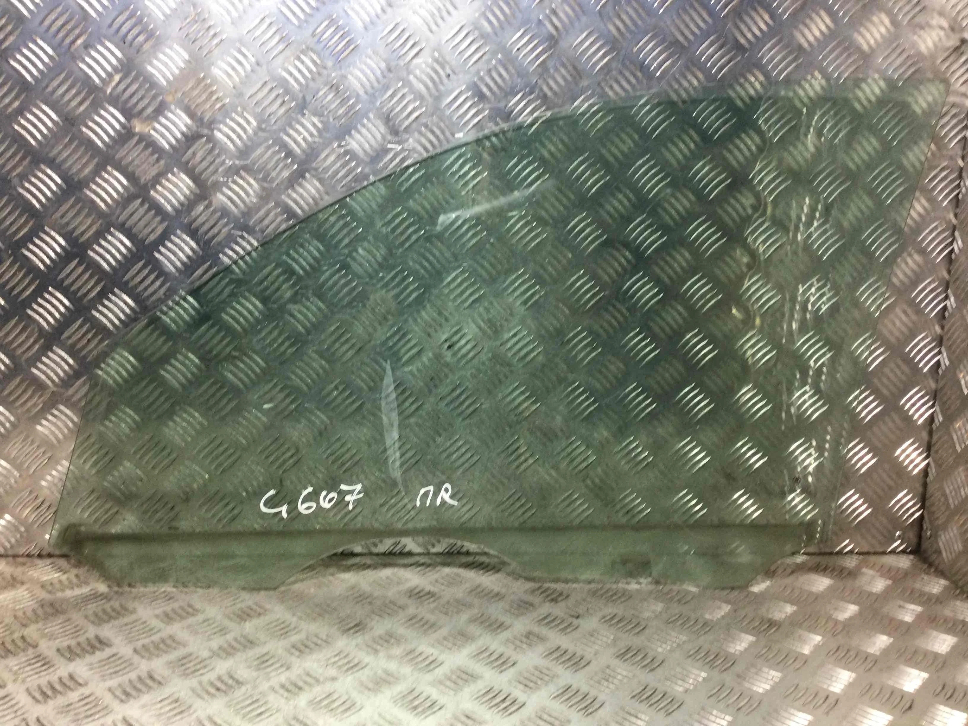 Стекло двери передней правой Skoda Fabia 1 поколение (1999-2004) бензин 1.4 i Механика Универсал