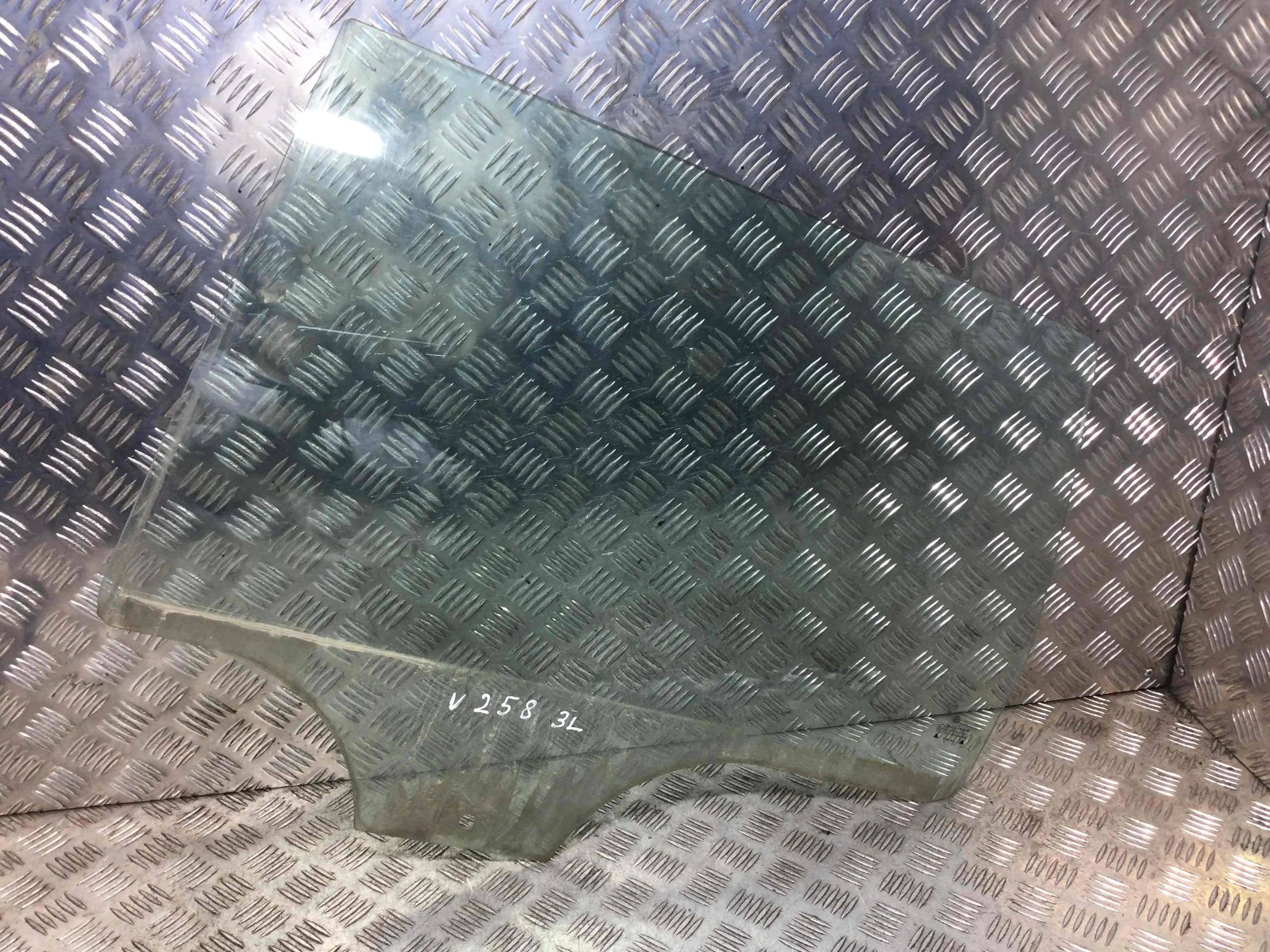 Стекло двери задней левой Volkswagen Passat B5 (1996-2000) бензин 1.6 i Механика Универсал