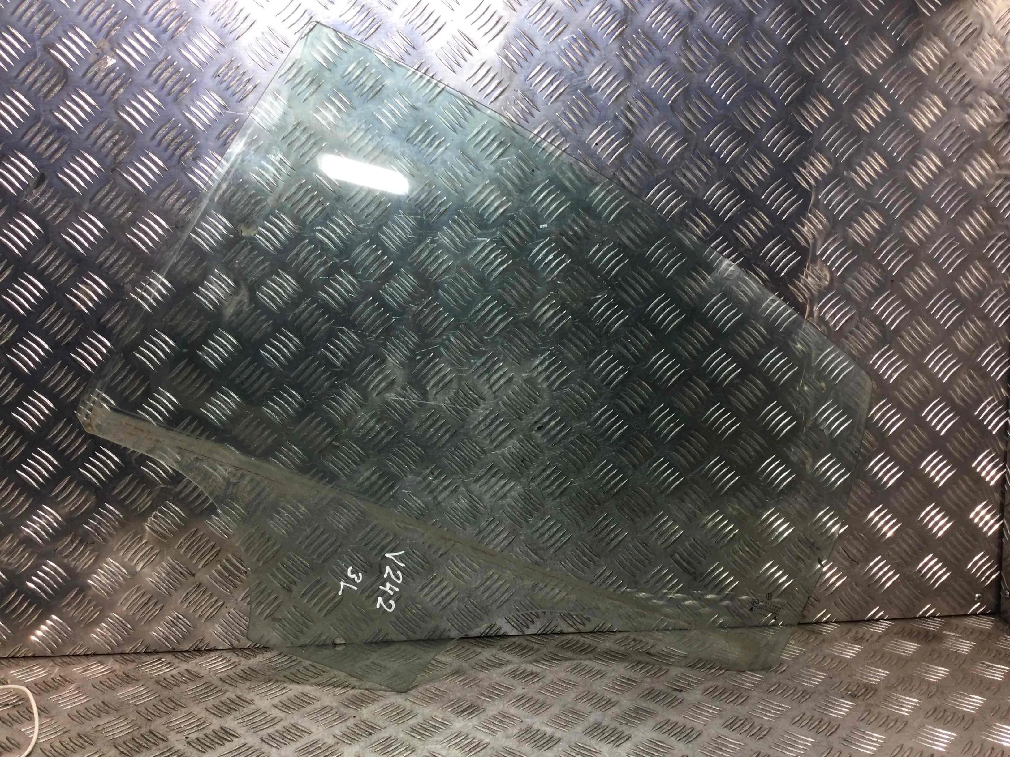 Стекло двери задней левой Volkswagen Passat B5 (1996-2000) бензин 1.8 i Механика Седан