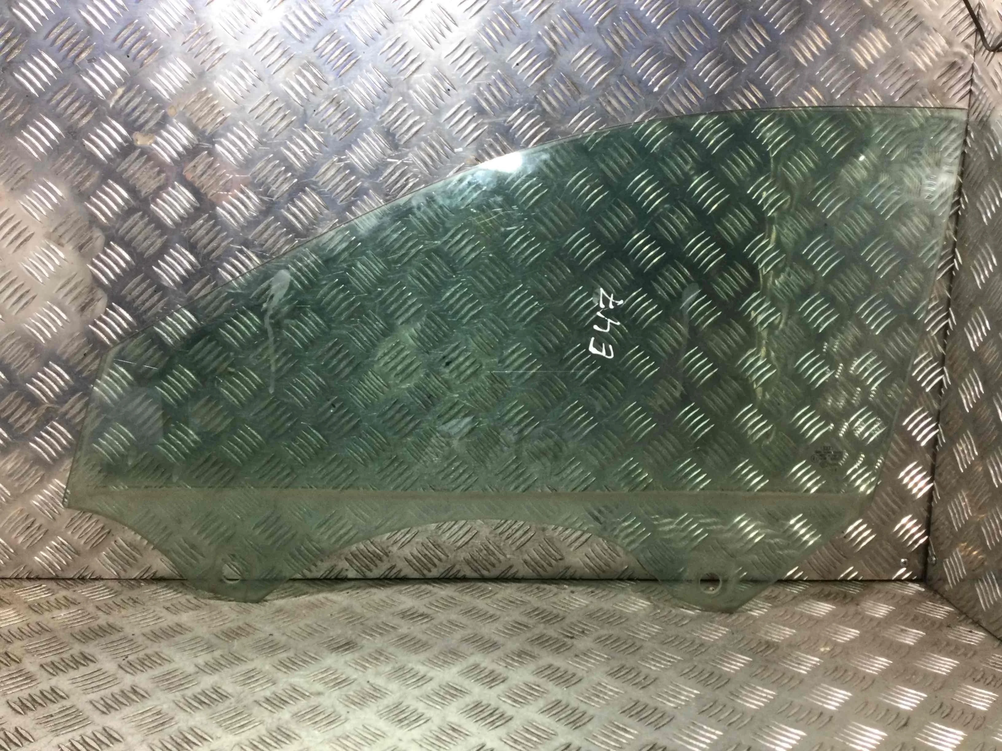 Стекло двери передней левой Audi A3 8P/8PA [рестайлинг] (2004-2008) бензин 2.0 FSI Механика 5-дв, х/б