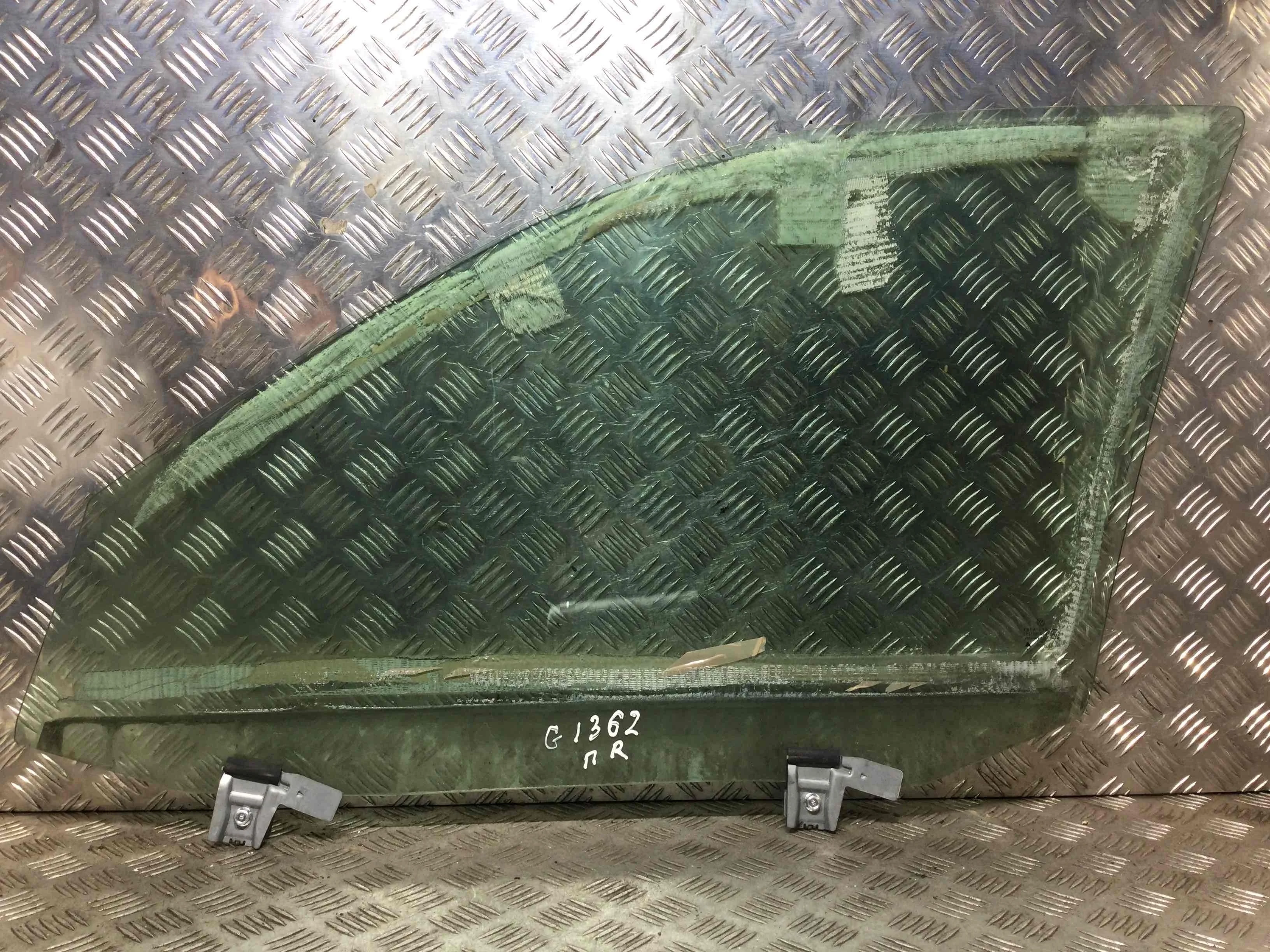 Стекло двери передней правой Volkswagen Bora Bora (1J) 1998 - 2005 бензин 1.6 i Механика Седан