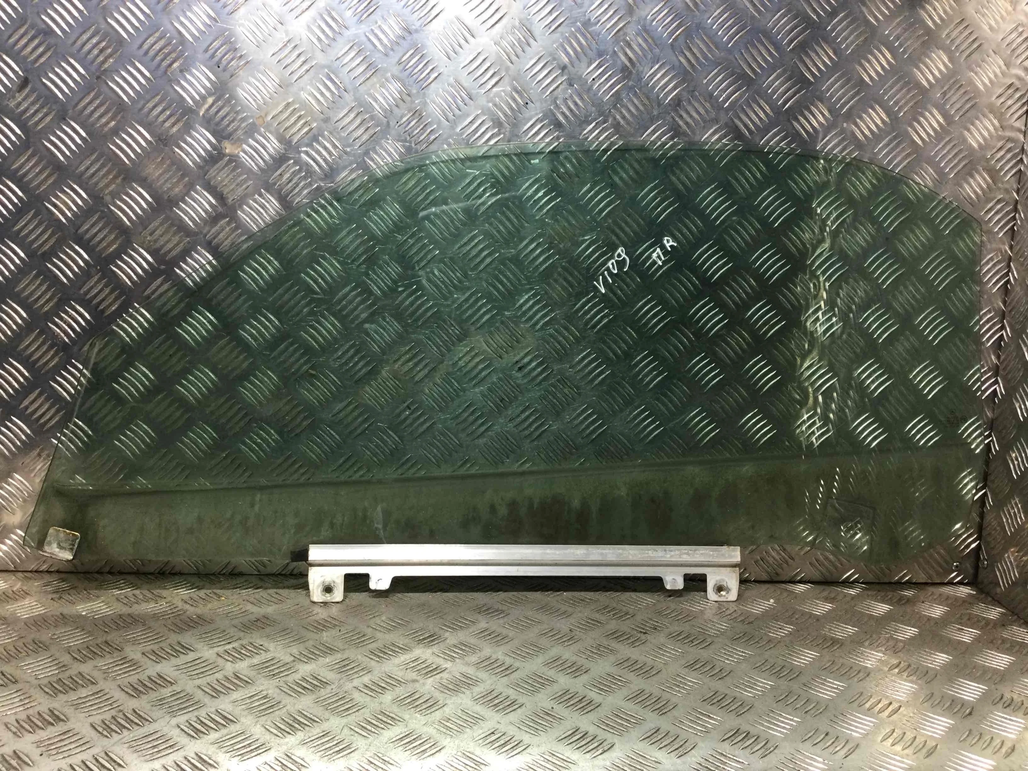 Стекло двери передней правой Mercedes SLK R170 (1996-2000) бензин 2.3 Kompressor Механика Купе