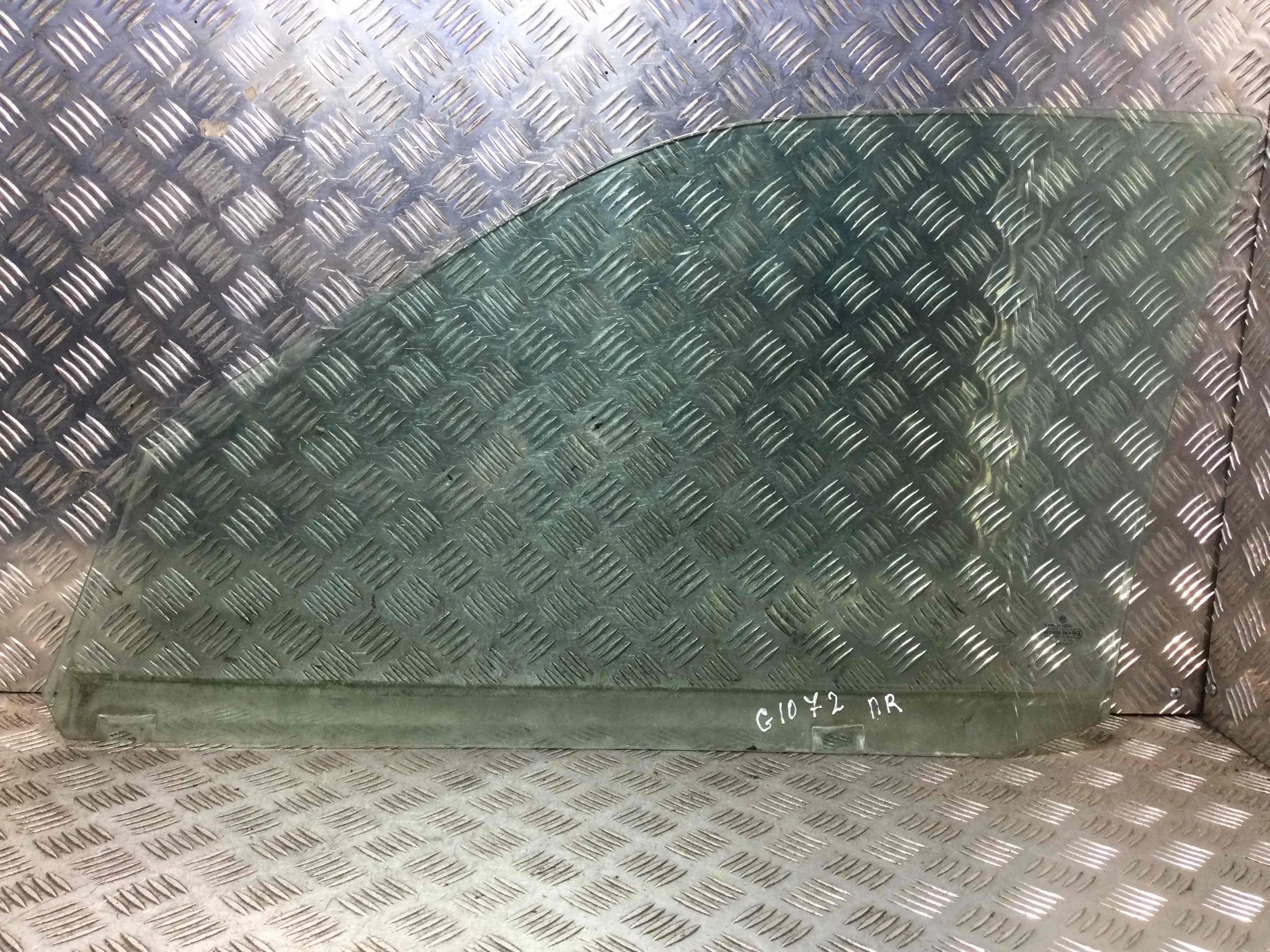 Стекло двери передней правой Volkswagen Polo 4 поколение (2001-2005) бензин 1.4 i Механика Х/б