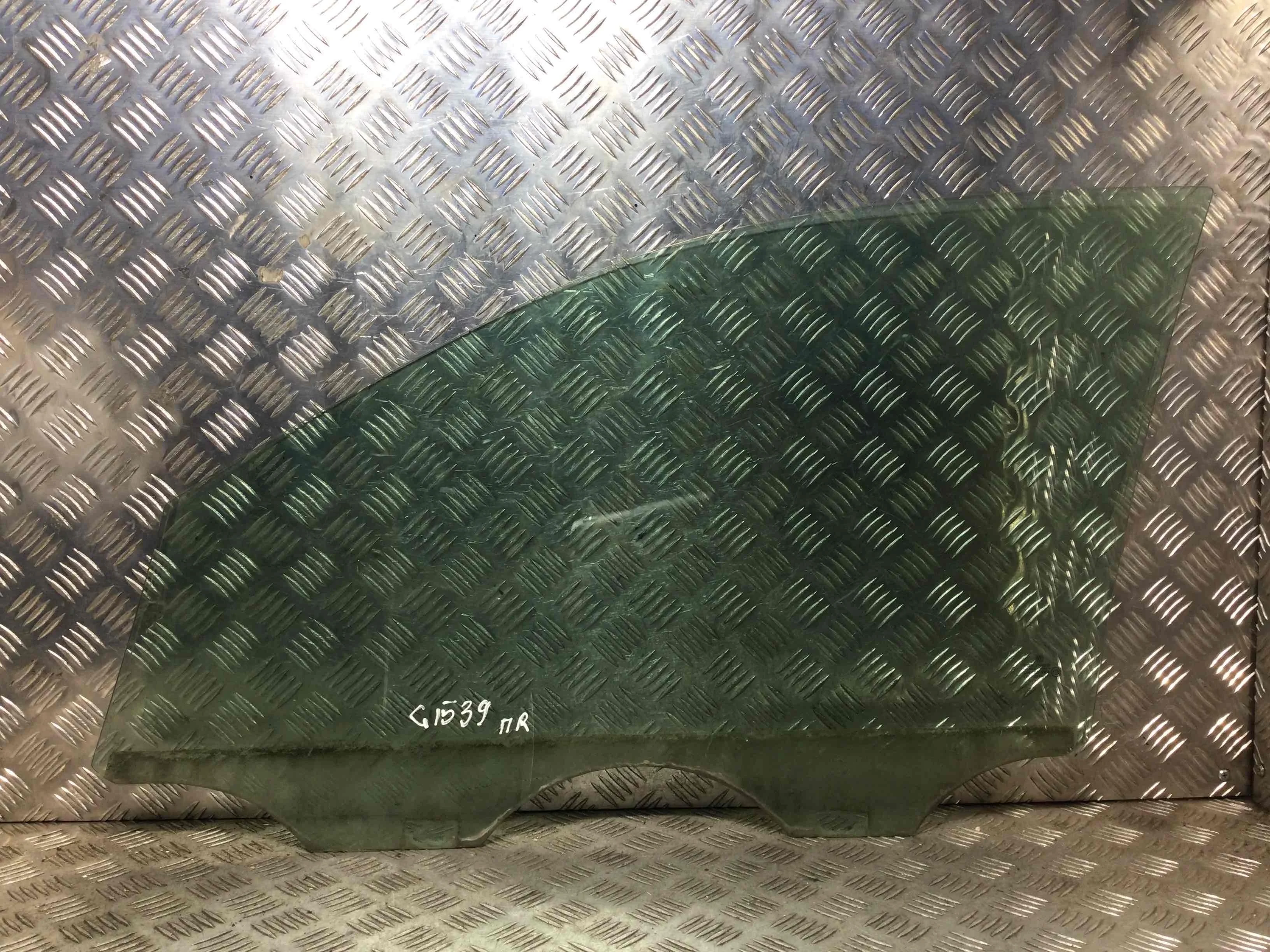 Стекло двери передней правой Volkswagen Polo 4 поколение (2001-2005) бензин 1.2 i Механика Х/б