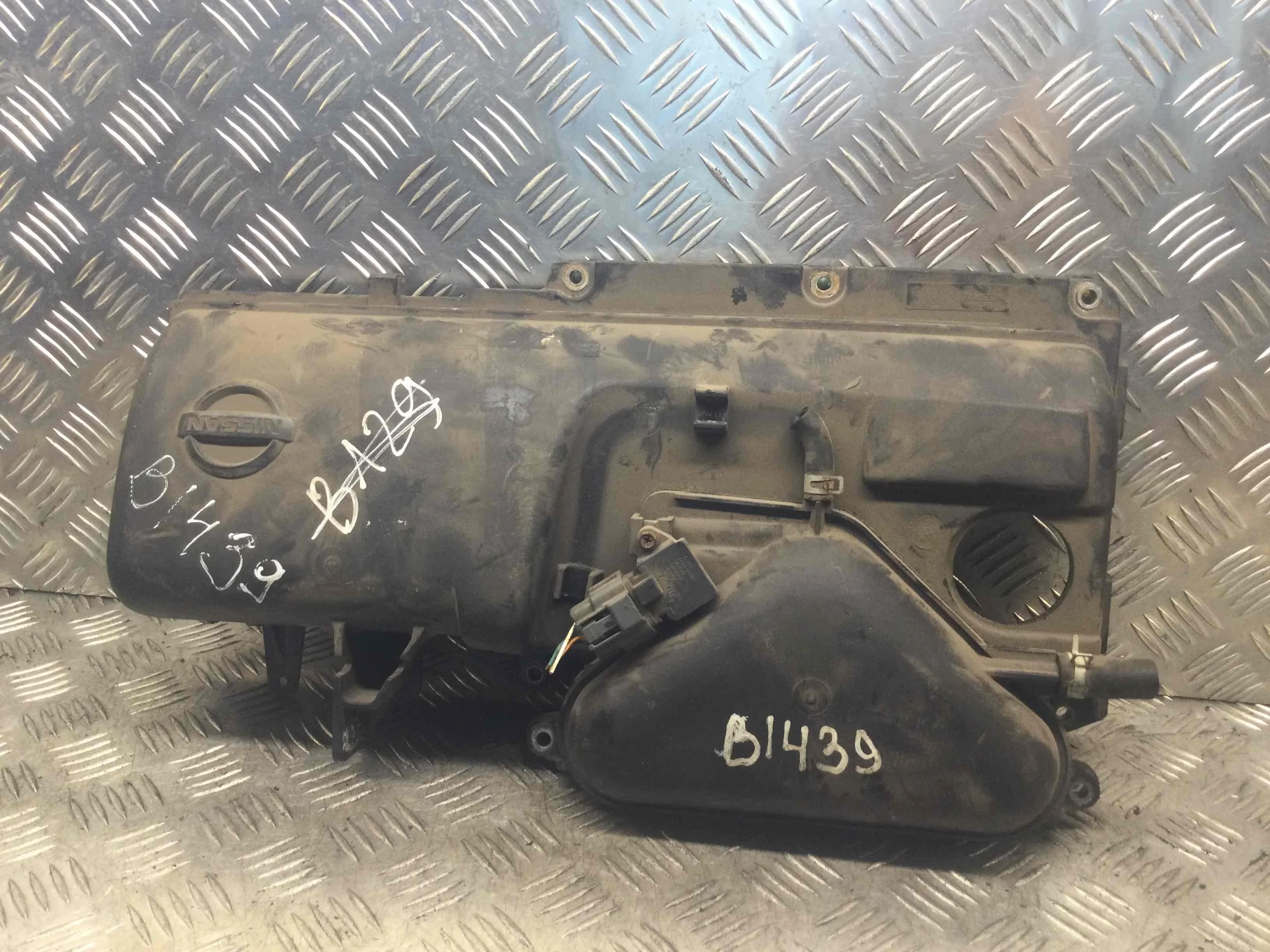 Корпус воздушного фильтра Nissan Micra K12 (2002-2010) бензин 1.2  Механика Х/б