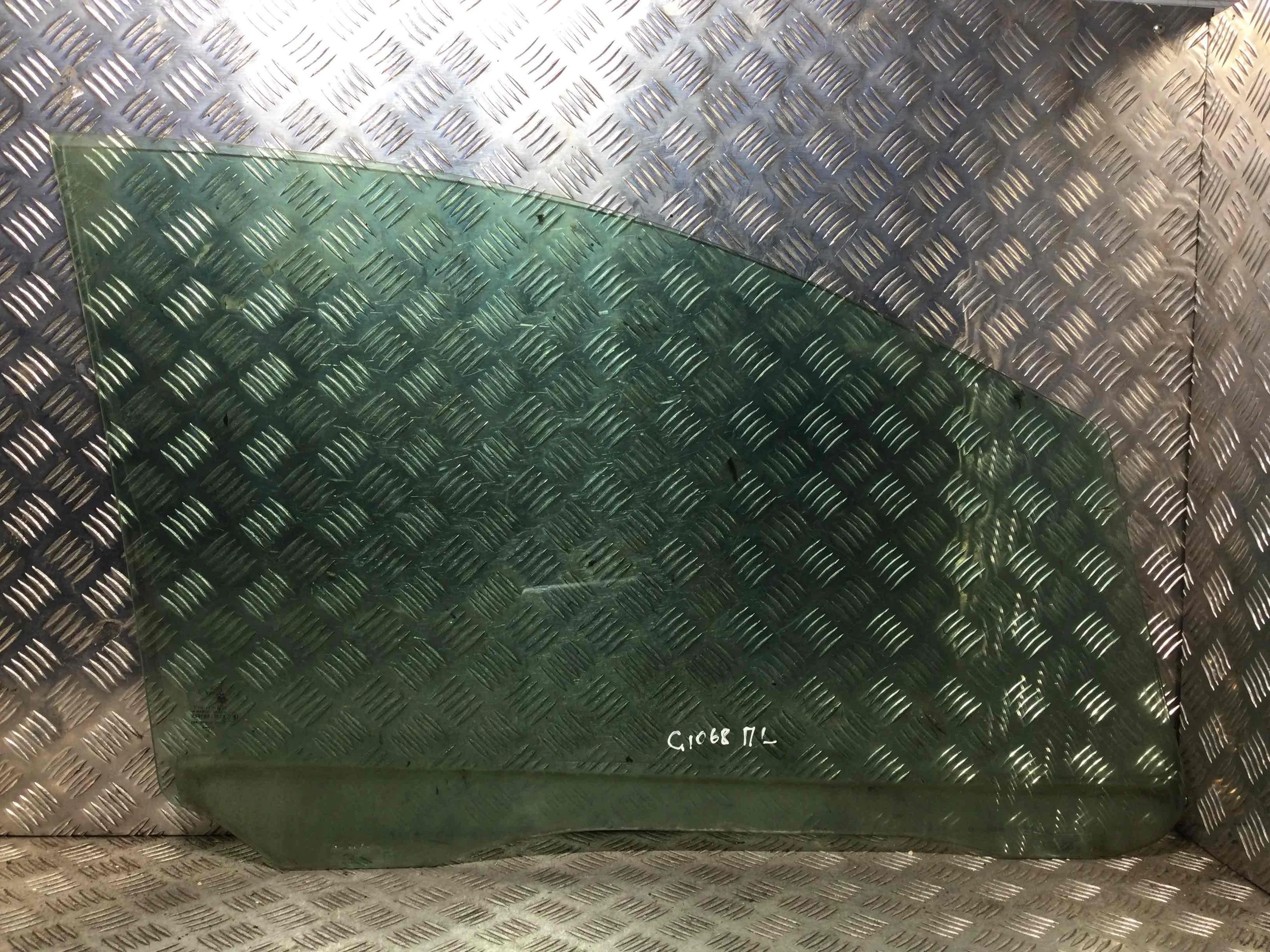 Стекло двери передней левой Ford C-MAX 1 поколение (2003-2007) бензин 1.8 i Механика Минивэн