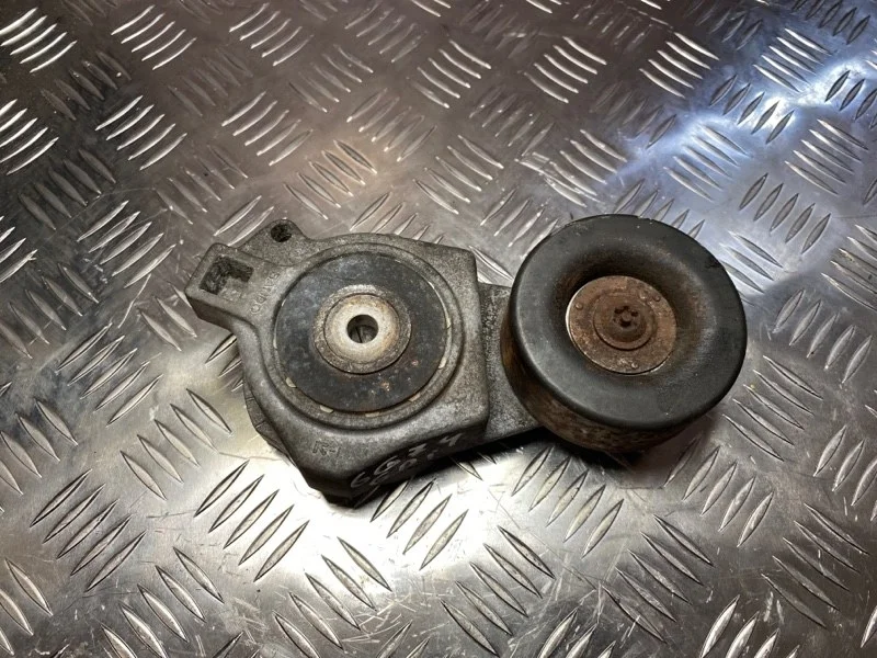 Натяжитель ремня генератора Mitsubishi Pajero MD367192 V60-V70 6G74 GDI
