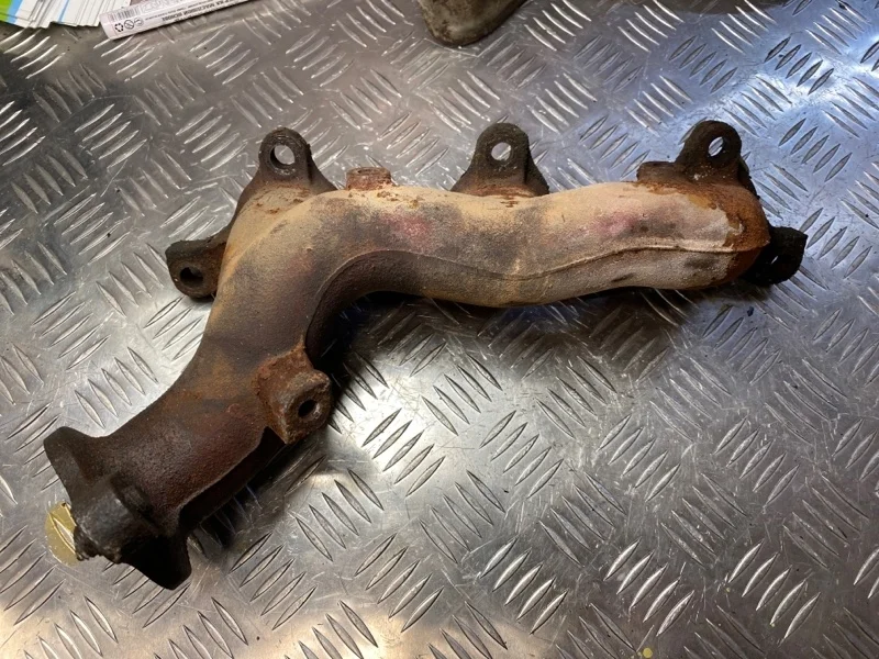 Выпускной коллектор Mitsubishi Montero MR497482 3 6G74 SOHC.