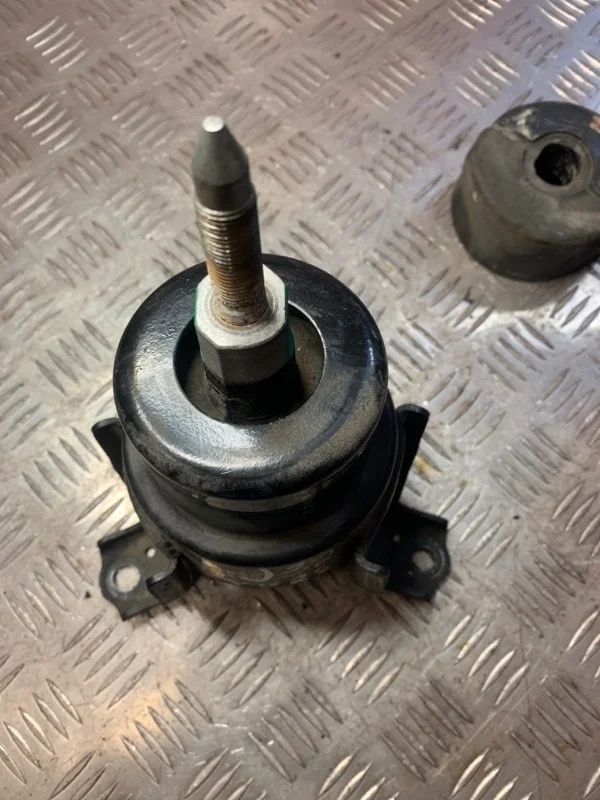 Подушка двигателя Nissan Teana VQ25DE J32 VQ25DE