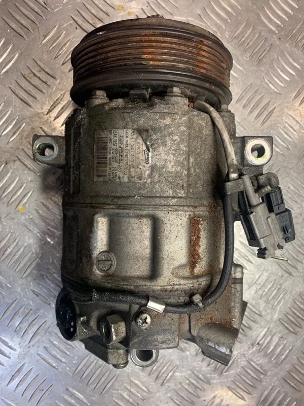 Компрессор кондиционера Nissan X-Trail 92600CY71A MR20DE