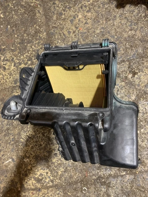 Корпус воздушного фильтра Mercedes-Benz A-klasse A2660900101 W169 266.940 1.7