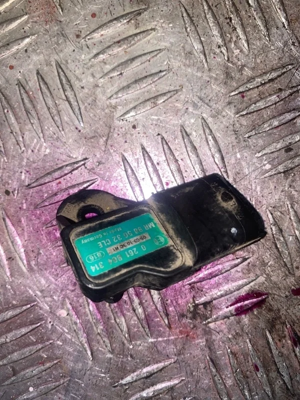 Датчик абсолютного давления Mitsubishi Lancer MR985032 CY 4A91