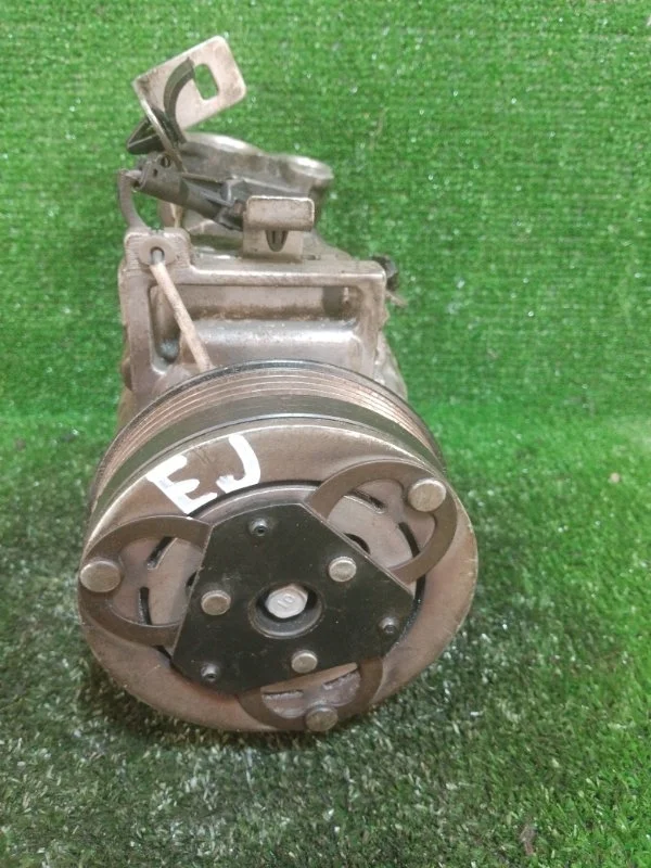 Компрессор кондиционера Subaru Impreza 73111FG001 EJ20 2.0