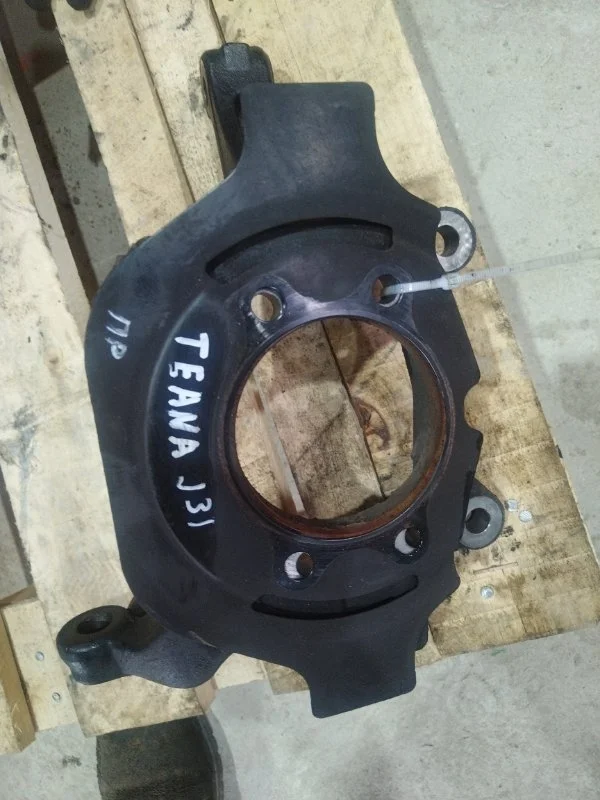 Кулак поворотный Nissan Teana 2005 40014CN000 J31 VQ23DE, передний правый