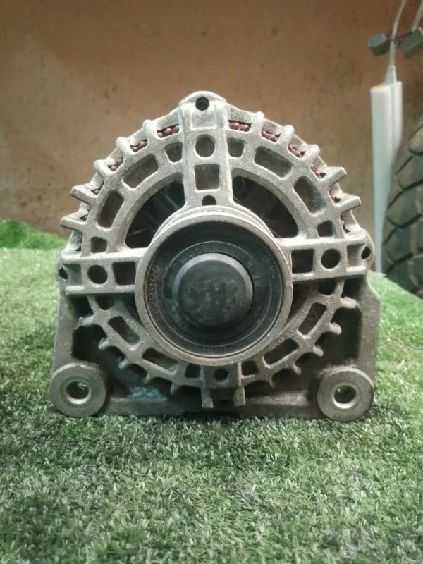 Генератор Nissan X-Trail 23100EN00B T30 MR20DE