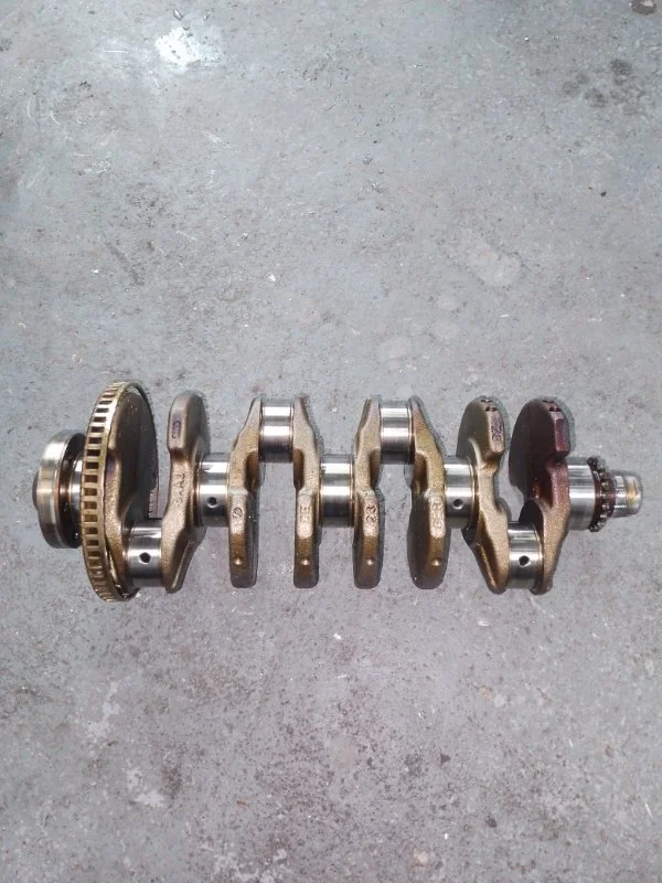 Коленвал Volkswagen Passat 2005 050105189B B6 BWA 2.0