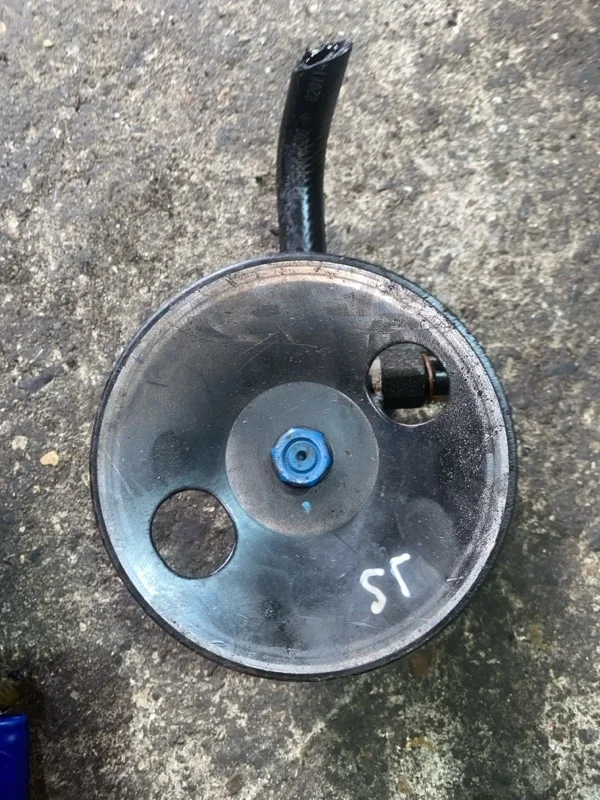 Насос гидроусилителя руля Hyundai Santa FE 5710038100 G4JS 2.4