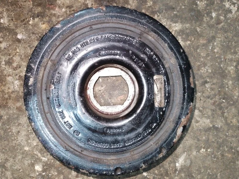 Шкив коленвала Nissan X-Trail 8200767762 T31 M9R