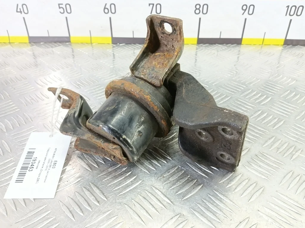 Подушка двигателя (Опора ДВС) MITSUBISHI LANCER I