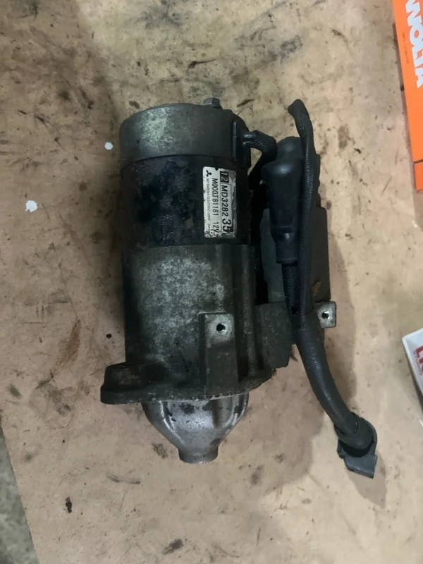 Стартер Mitsubishi Airtrek M000T81181 4G63