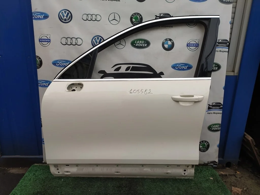 Дверь передняя левая Touareg 2 Cayenne 7P0831055