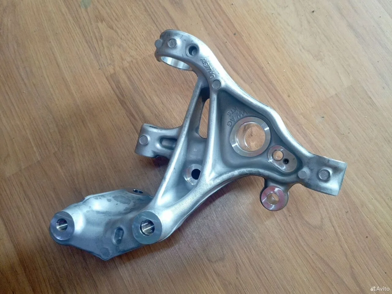 Поворотный кулак задний vag 5qf505435g