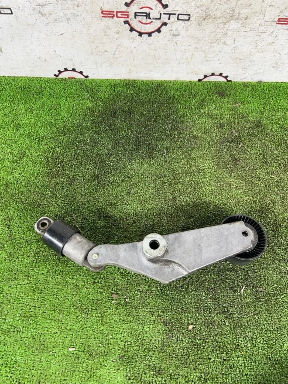 Натяжитель ремня генератора Toyota Celica 2001 ZZT231