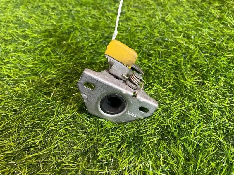 Крюк капота BMW 3-Series 2006 7073916 E90 N52B30A