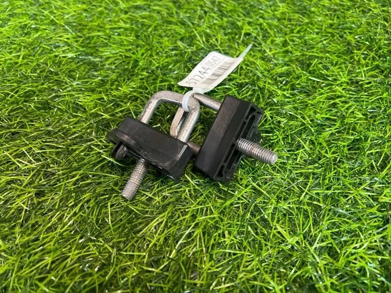 Фиксатор упора капота BMW 3-Series 2006 7002012 E90 N46B20C