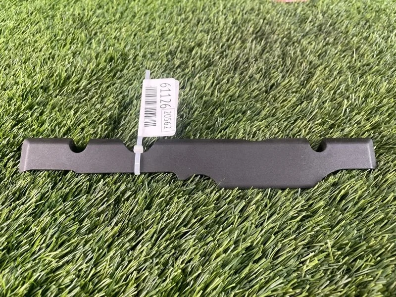 Накладка декоративная Audi A8 2011 06E103936C D4 CGW 3.0, правая