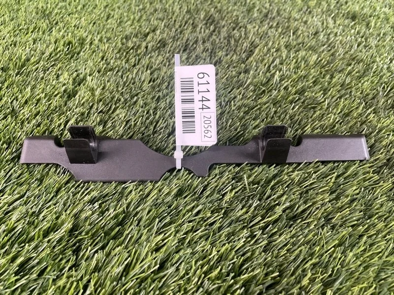 Накладка декоративная Audi A8 2011 06E103935C D4 CGW 3.0, левая