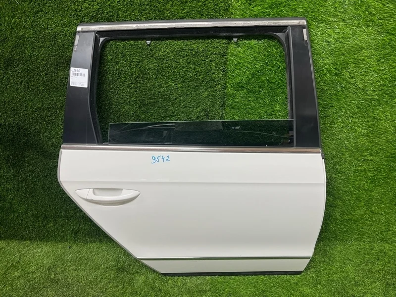 Дверь Volkswagen Passat 2006 3C9833056F B6 VARIANT BVY 2.0, задняя правая