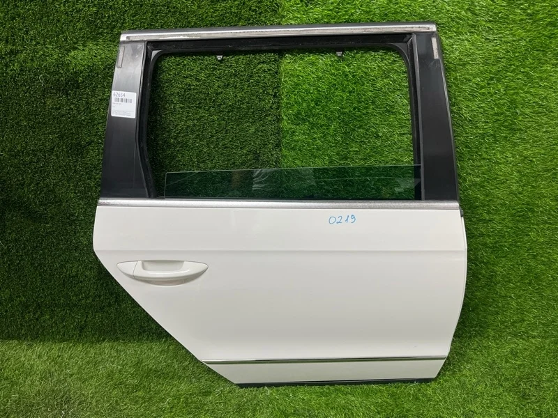 Дверь Volkswagen Passat 2007 3C9833056F B6 VARIANT BWA 2.0T, задняя правая