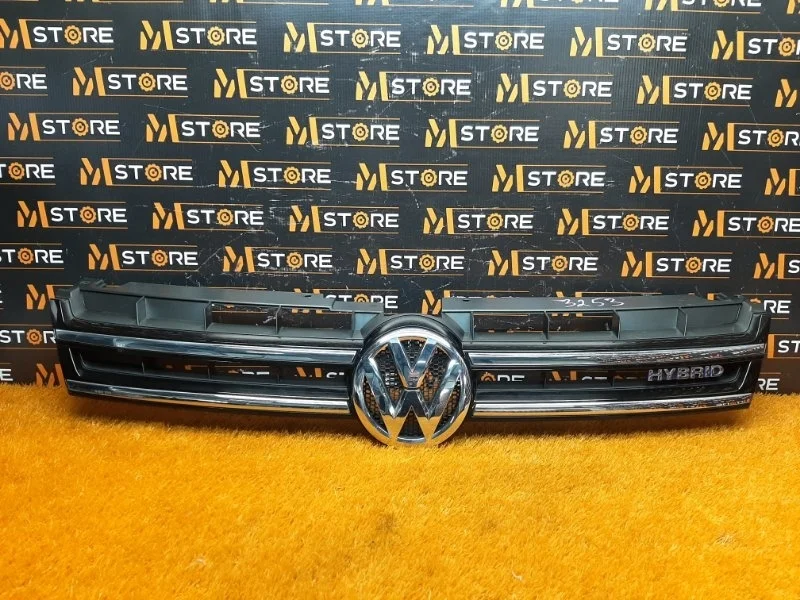Решетка радиатора Volkswagen Touareg 2011 7P6853651AD 7P CGEA