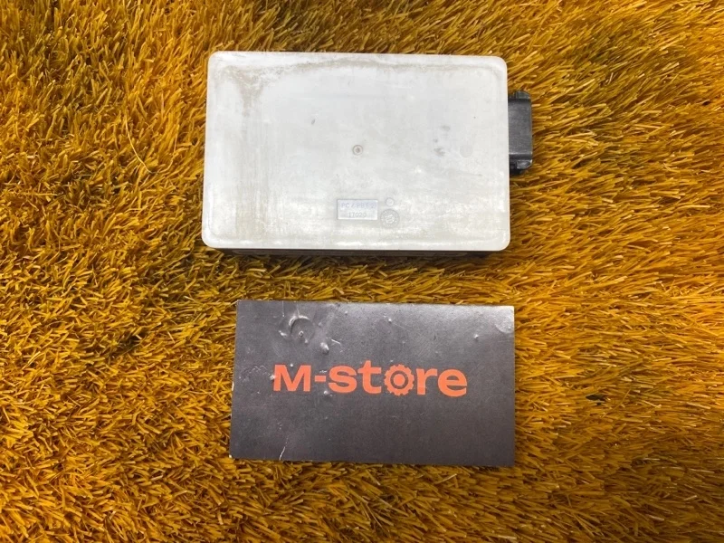 Датчик слепых зон (радарный датчик) Mercedes-Benz E-Class 2011 A0009050010 W212 642.850, передний