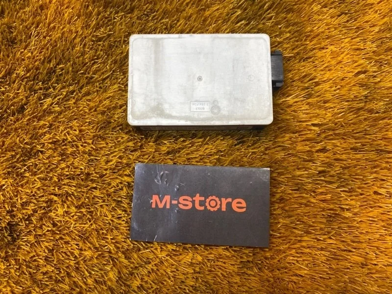 Датчик слепых зон (радарный датчик) Mercedes-Benz E-Class 2011 A0009050010 W212 642.850, передний