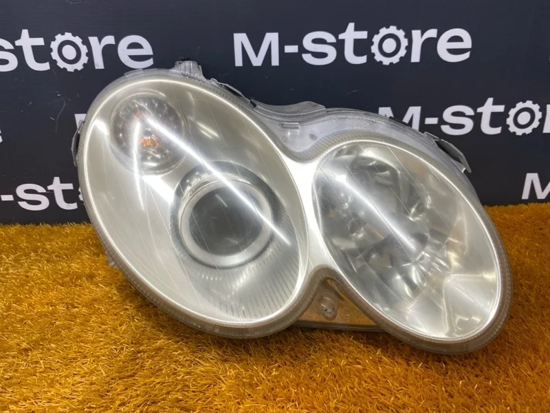 Фара Mercedes-Benz CLK-Class 2004 A2098201061 C209 112.955, правая