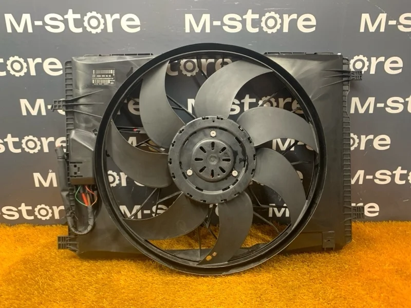 Вентилятор радиатора Mercedes-Benz E-Class 2009-2013 A2045000193 W204 272