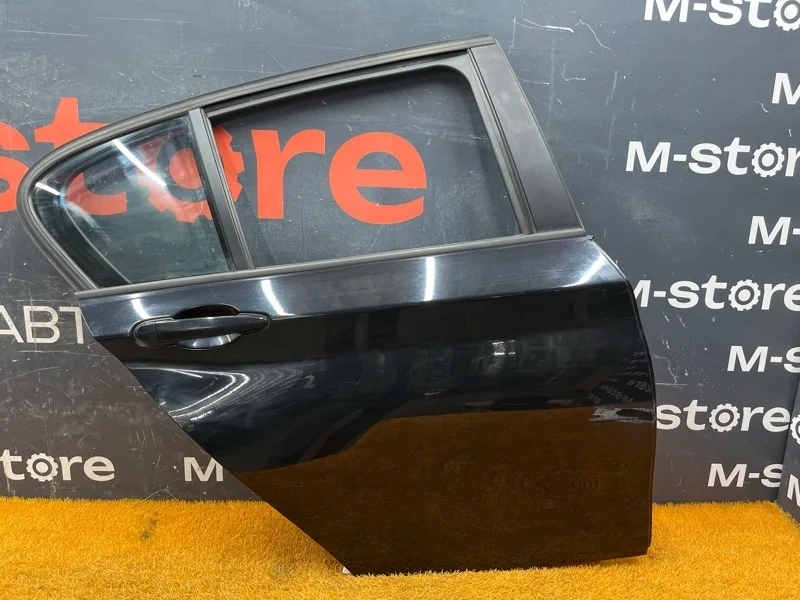 Дверь BMW 1-Series 2012 41525A2A398 F20 N13B16A, задняя правая