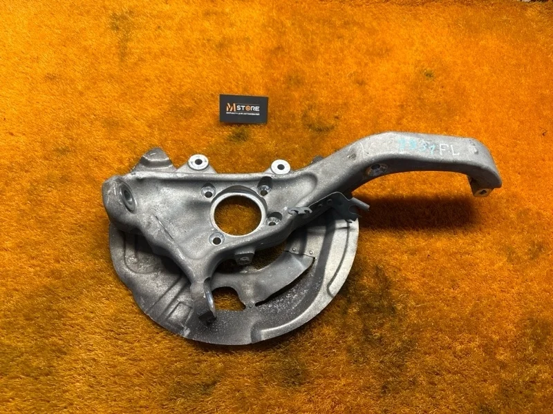 Кулак поворотный Bmw X5 2013 31216773783 E70 N63B44A, передний левый