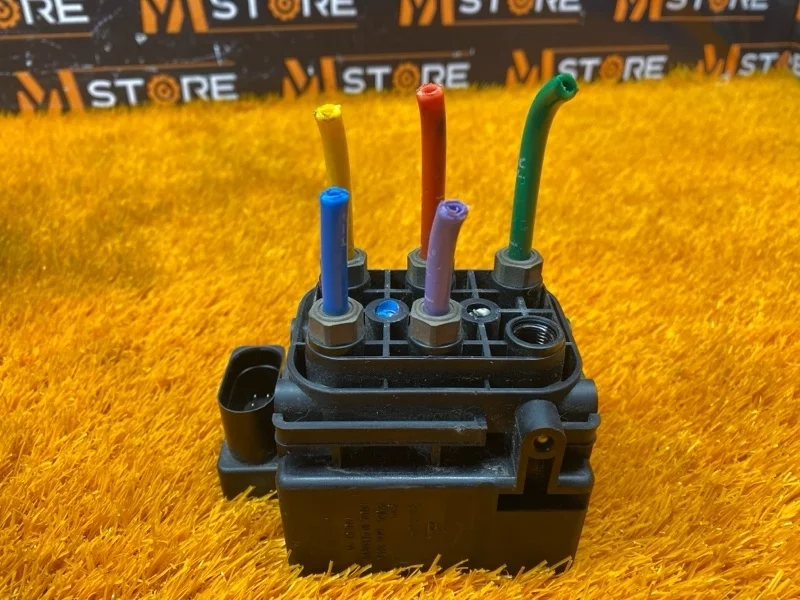 Блок клапанов пневмоподвески Mercedes-Benz S-Class 2005 A2513200058 W221 273.961