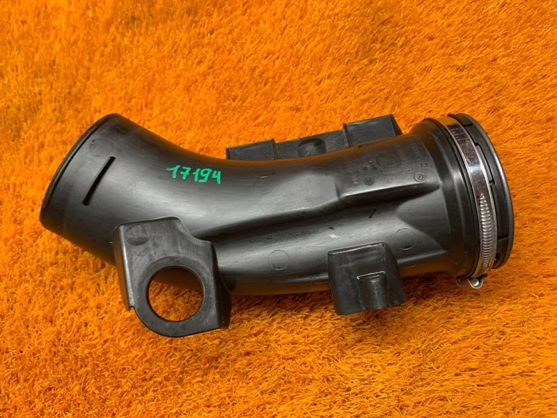 Патрубок воздушного фильтра Bmw X6 2014 13717605585 E71 N55B30A