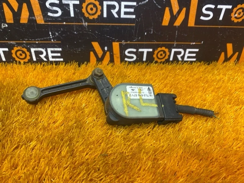 Датчик высоты дорожного просвета Audi Q7 2007 7L0616571D 4LB BHK, задний левый