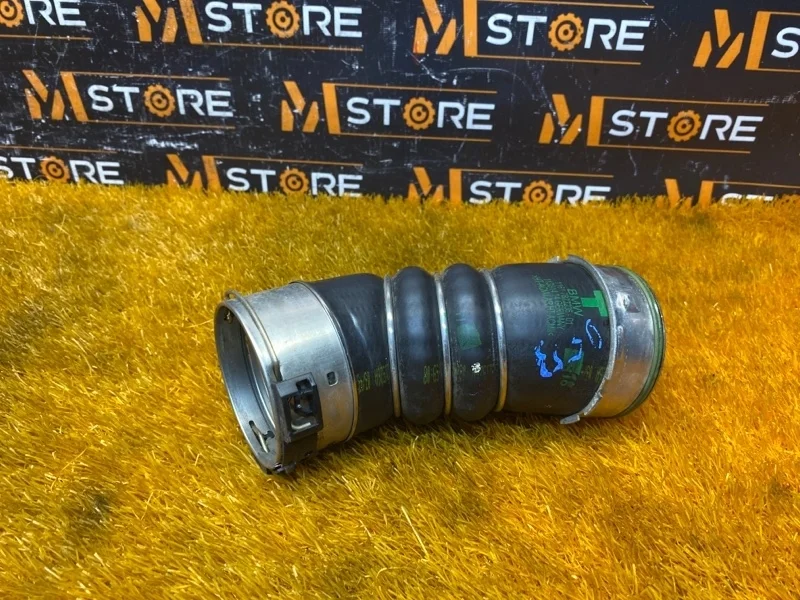 Патрубок интеркулера Bmw X5 2014 11617823236 F15 N57D30A, правый
